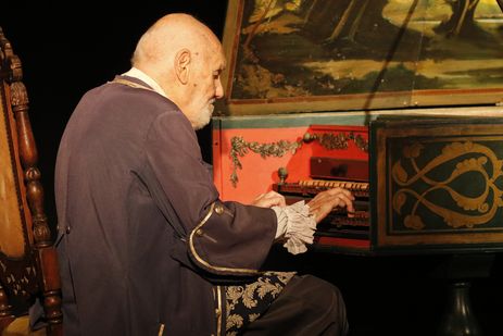 O cravista Roberto de Regina, 95 anos, faz show de despedida na Academia Brasileira de Letras, no projeto Música no Museu - 200 Anos da Independência do Brasil. 
