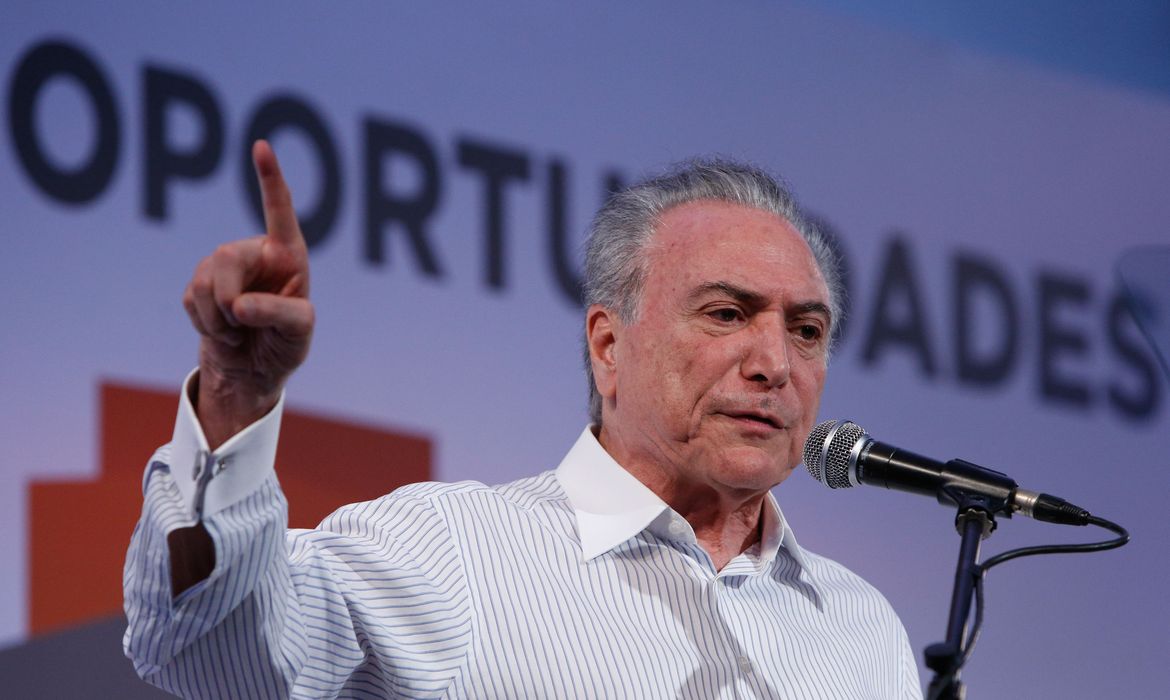 São João da Barra/RJ - O presidente Michel Temer fala na cerimônia de assinatura do decreto de criação da Zona de Processamento de Exportação do Porto do Açu (Alan Santos/PR)