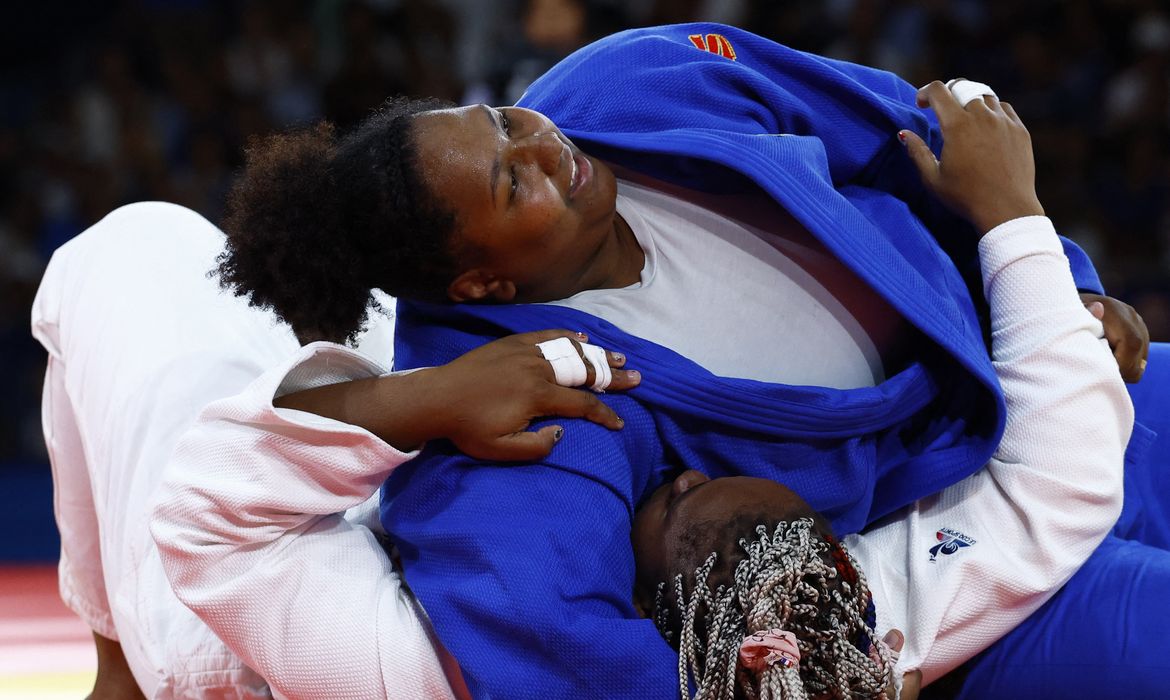 Paris 2024 Olympics - Judo - Women +78 kg Semifinal of Table A - Champ-de-Mars Arena, Paris, France - August 02, 2024. Romane Dicko of France in action against Beatriz Souza of Brazil. REUTERS/Kim Kyung-Hoon