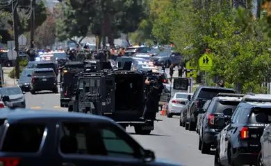 Equipes de emergência respondem a uma situação de atirador ativo no Centro Islâmico em San Diego
18 de maio de 2026
REUTERS/Mike Blake