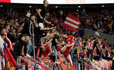 Torcedores do Atlético de Madrid durante partida do clube contra o Real Madrid, no estádio Metropolitano, em Madri
29/09/2024
REUTERS/Ana Beltrán