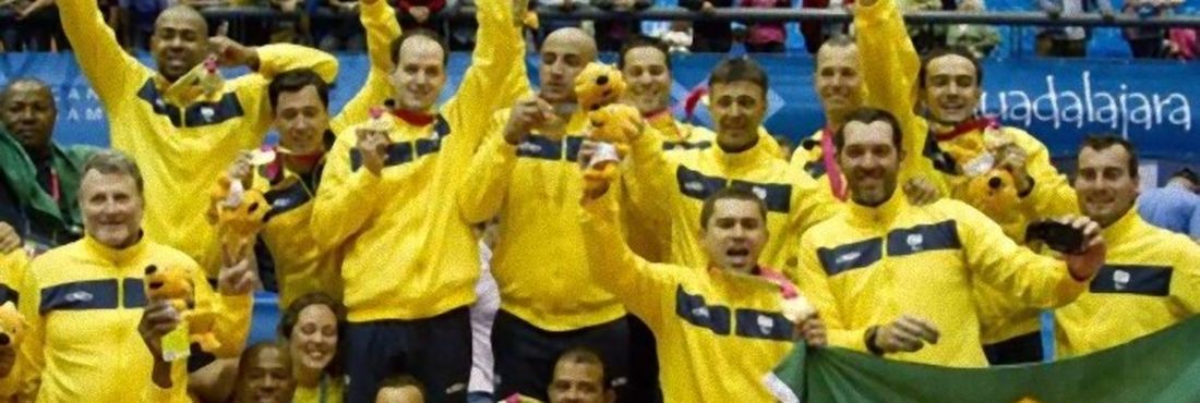 Time brasileiro de vôlei sentado comemora medalha de ouro no Parapan de Guadalajara