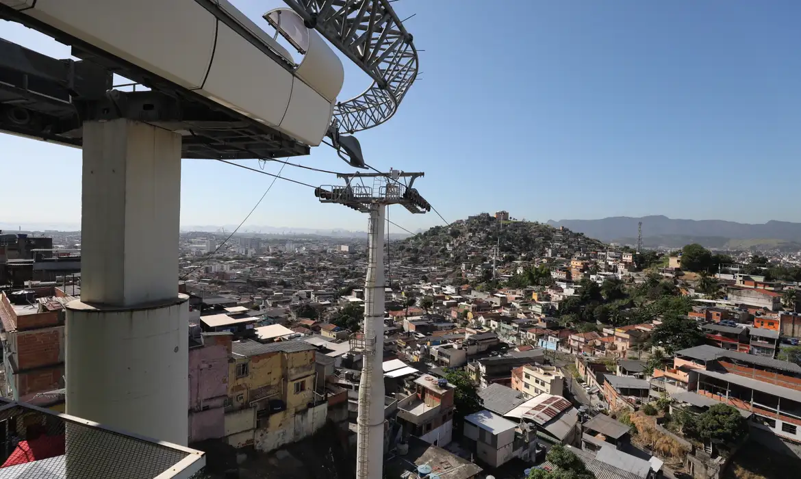 Rio de Janeiro - RJ - 18/03/2022 - O Governador Cláudio Castro da início as obras de reforma para recuperação das seis estações do Teleférico do Complexo do Alemão. 

Foto: Rafael Campos