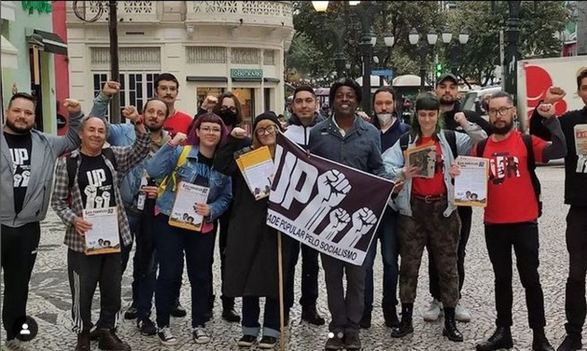 Leo Pericles faz campanha em Curitiba
