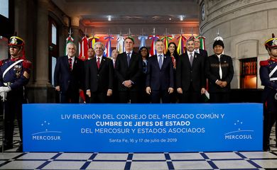 Foto oficial da 54ª Cúpula de Chefes de Estado do Mercosul, em Santa Fé, na Argentina.