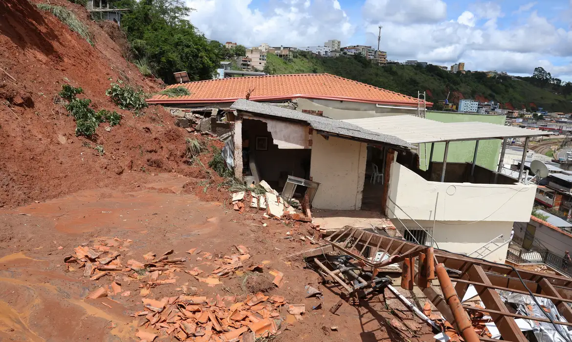 Tomaz Silva/Agência Brasil Juiz de Fora (MG), 25/02/2026 – Casas são destruídas após fortes chuvas no bairro Cerâmica, na zona sudeste de Juiz de Fora. Foto: Tomaz Silva/Agência Brasil
