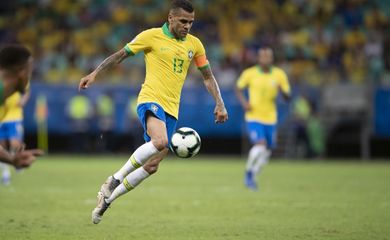 Na goleada de 5 a 0 contra o Peru, ainda na fase de grupo, o lateral-direito fez 113 jogos pela seleção brasileira