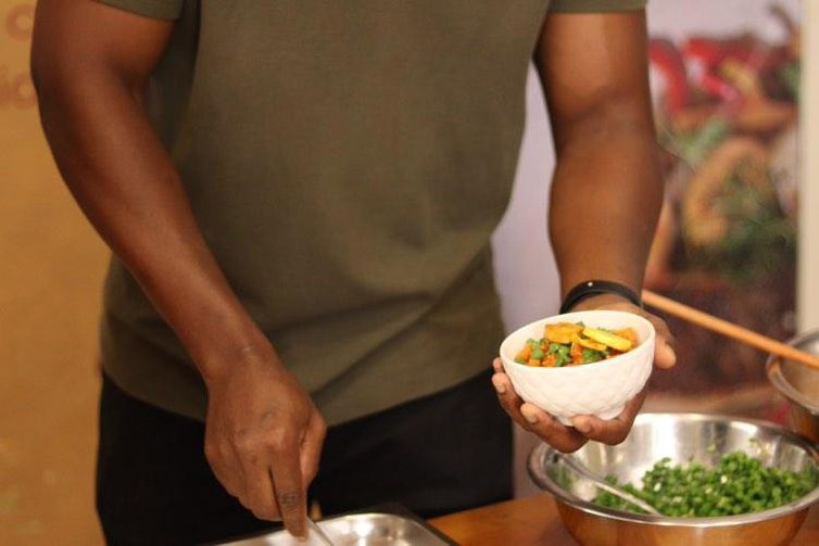 São Paulo (SP) - Chef nigeriano Evergreen Okolo foi o convidado do projeto Sabores e Lembranças, promovido pelo Instituto Adus. Foto: Ráfaga Rodrigues