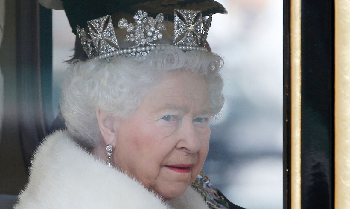 Rainha Elizabeth morre aos 96 anos em palácio na Escócia