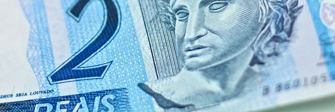 Salário mínimo será R$ 670,95 em 2013 O Projeto de Lei Orçamentária para 2013 (LOA) prevê um salário mínimo de R$ 670,95 a partir de Janeiro, o que significa um aumento de 7,9% em relação ao atual valor