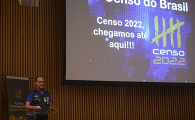 O diretor de pesquisas do IBGE, Cimar Azeredo durante apresentação do balanço do Censo 2022, no Museu do Manhã, no Rio de Janeiro