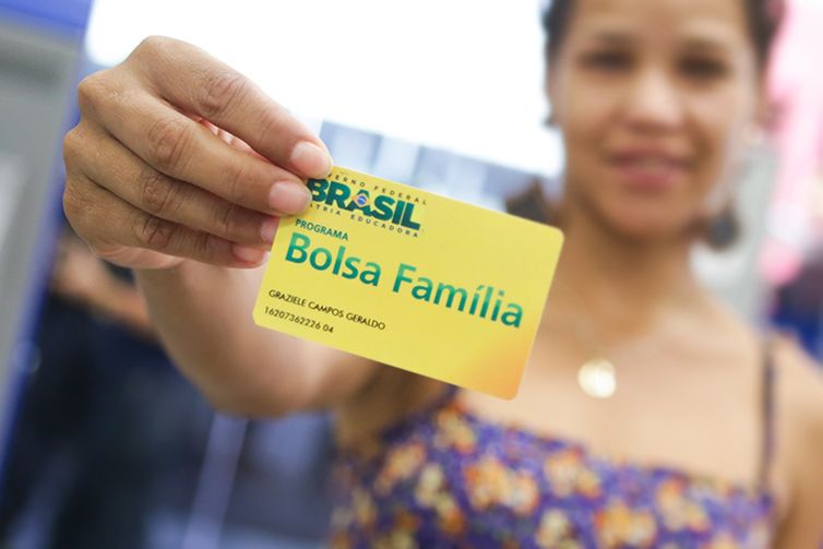 Beneficiários sacando o Bolsa Família na agência da Caixa Econômica, em Sobradinho. Brasília/DF 30/05/2017. Foto: Rafael Zart/ASCOM/MDSA