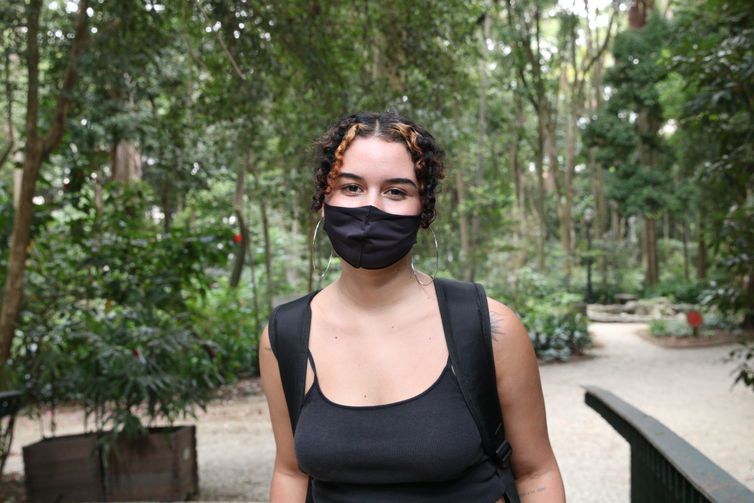 Bárbara Gonçalves, 19 anos, fala sobre a liberação do uso da máscara em ambientes abertos, no Parque Trianon.
