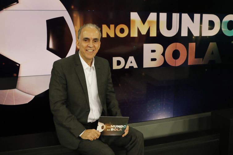 Sergio du Bocage apresenta o Programa No Mundo da Bola, da TV Brasil. Foto: Fernando Frazão/Agência Brasil