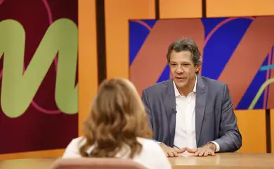Rio de Janeiro (RJ), 16/04/2025 – O ministro da Fazenda, Fernando Haddad, participa do programa Sem Censura, da TV Brasil, apresentado por Cissa Guimarães, que também recebe o pianista Francis Hime, o psiquiatra Higor Caldato e o jornalista Muka. Foto: Fernando Frazão/Agência Brasil