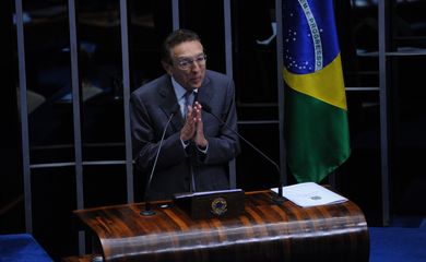 Senador Edson Lobão faz pronunciamento para se defender da inclusão de seu nome na lista do procurador Rodrigo Janot (Fabio Rodrigues Pozzebom/Agência Brasil)