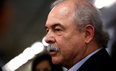 Rio de Janeiro (RJ), 25/02/2025 - O presidente do banco, Aloizio Mercadante, fala durante coletiva em que o Banco Nacional de Desenvolvimento Econômico e Social (BNDES) divulga o resultado financeiro e o desempenho operacional do ano de 2024 , na sede da instituição, no centro da cidade  Foto: Tânia Rêgo/Agência Brasil