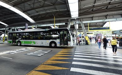 São Paulo (SP) 12/03/2025 - Terminal de ônibus Pinheiros onde foi encontrado duas bolsa com bomba caseira, que foram detonadas pela Policia. 
Foto Paulo Pinto/Agência Brasil
