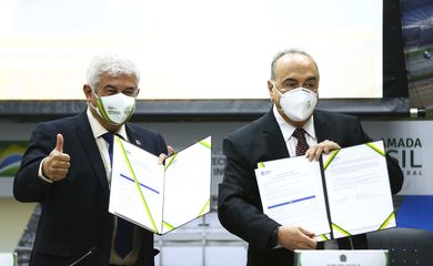O ministro da Ciência, Tecnologia e Inovações (MCTI), Marcos Pontes, e o presidente do CNPq, Evaldo Vilela, durante cerimônia de lançamento de três chamadas públicas CNPq/MCTI, com valor total superior a R$ 407 milhões.