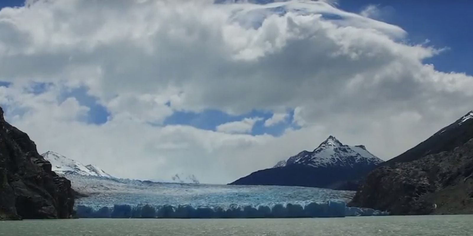 Altas temperaturas provocan desprendimiento de glaciares en la Patagonia chilena