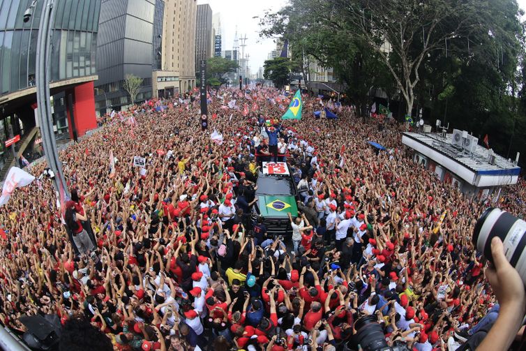 São Paulo (SP), 24/10/2026 - Presidente Lula encerra campanha das  Eleições 2026 com caminhada na avenida Paulista. Foto: Paulo Pinto/Agencia Brasil