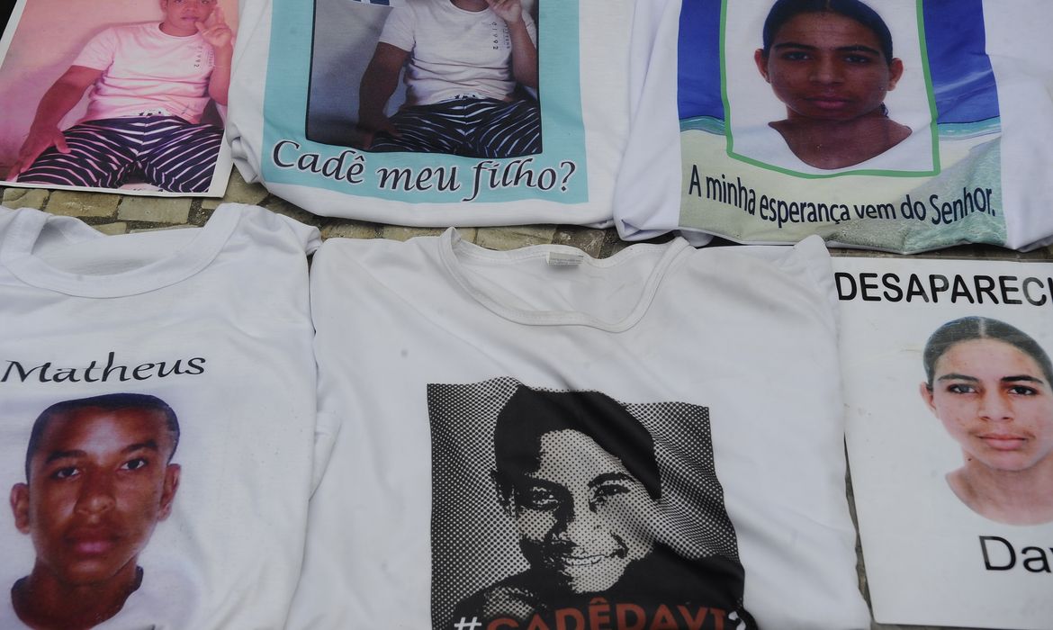 Mães e pais denunciam à Anistia Internacional uma série de crimes de assassinato, sequestro e desaparecimento de jovens negros em Salvador e outras cidades no Estado da Bahia (Fernando Frazão/Agência Brasil)