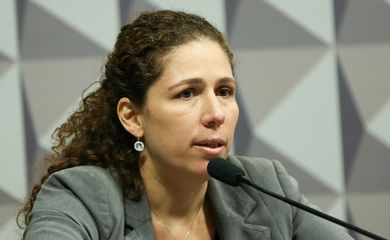 Brasília - Esther Dweck, ex-secretária de Orçamento Federal, durante audiência na Comissão Processante do Impeachment (Marcelo Camargo/Agência Brasil)
