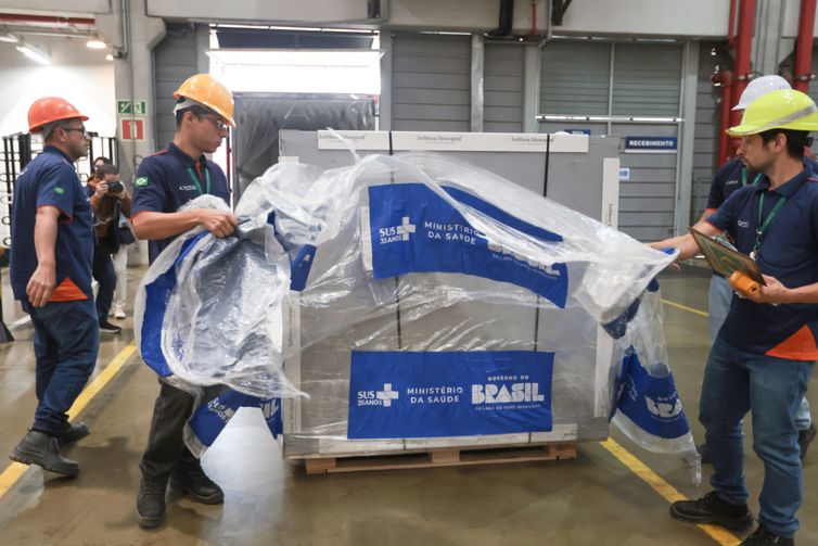 São Paulo (SP), 09/10/2025 - Ministério da Saúde recebe lote com 2,5 mil unidades do antídoto fomepizol.
Foto: Pulo Pinto/Agência Brasil