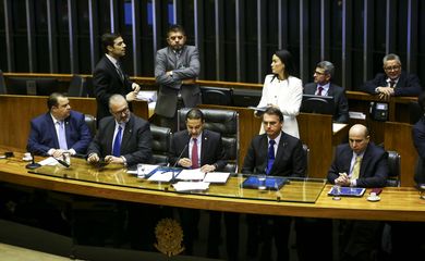 O Presidente Jair Bolsonaro vai à Câmara dos Deputados para participar de culto religioso e sessão solene em homenagem aos 42 anos da Igreja Universal do Reino de Deus.