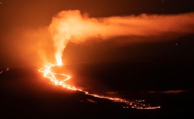 Erupção do vulcão Mauna Loa no Havaí