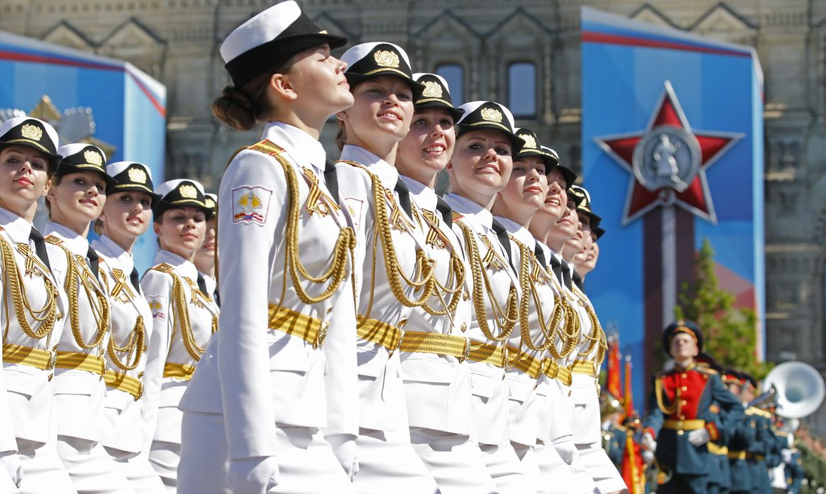 Pela primeira vez, um pelotão feminino participou do Desfile da Vitória, na Praça Vermelha, em Moscou