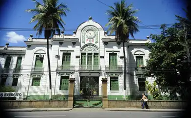 A CNV esteve hoje (23) com peritos e ex-presos políticos no local que foi considerado o principal centro de tortura da ditadura militar no Rio: o antigo prédio do DOI-Codi RJ, na Tijuca (Tânia Rêgo/Agência Brasil) Doi Codi RJ