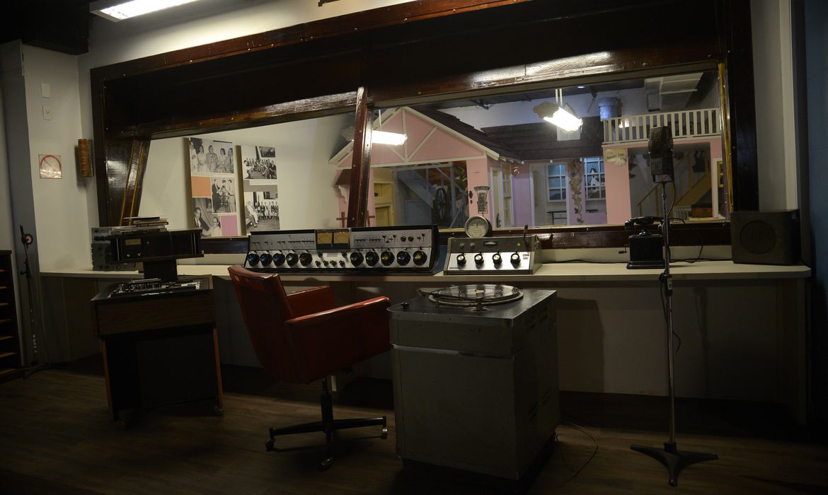 Ministro das Comunicações, Fábio Faria, visita o Museu da Rádio Nacional, no Rio de Janeiro. 