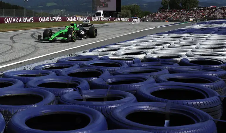 Formula One F1 - Austrian Grand Prix - Red Bull Ring, Spielberg, Austria - June 29, 2025 Sauber's Gabriel Bortoleto in action during the race Reuters/Leonhard Foeger/Proibida reprodução