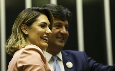  A primeira-dama Michelle Bolsonaro e o ministro da Saúde, Luiz Henrique Mandetta,  participam da sessão solene no Congresso Nacional hoje (27), pela manhã, para lembrar o Dia Mundial das Doenças Raras.  