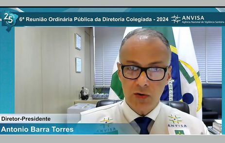 Presidente da ANVISA, Antonio Barra Torres, fala sobre cigarros eletrônicos na 6ª Reunião Ordinária Pública da Dicol 2024. Frame: Youtube/ANVISA