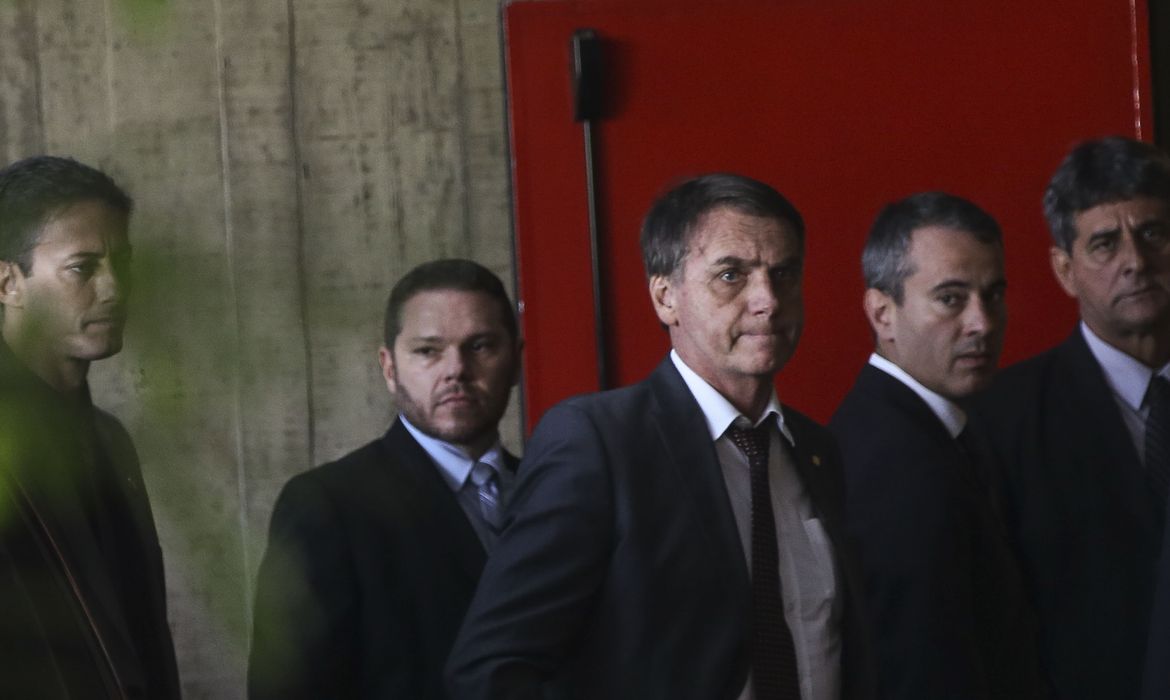 Presidente eleito, Jair Bolsonaro chega ao CCBB para reuniões no gabinete de transição.