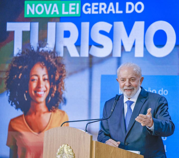 Brasília (DF), 18/09/2024 - Presidente da República, Luiz Inácio Lula da Silva, durante cerimônia de sanção do Projeto de Lei nº 1.829/2019, que atualiza e moderniza a Lei Geral do Turismo, no Palácio do Planalto. Foto: Ricardo Stuckert/PR