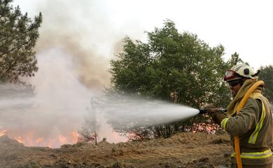 Após dias de combate ao fogo, incêndio em Góis, em Portugal, é declarado extinto