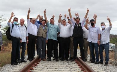 Presidente Jair Bolsonaro participou, nesta sexta-feira (3), da Cerimônia de Assinatura do Contrato de Concessão da Ferrovia de Integração Oeste-Leste (FIOL I), em Tanhaçu (BA
