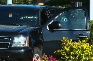 Veículo com buraco de bala no vidro em Vancouver, na província canadense da Colúmbia Britânica