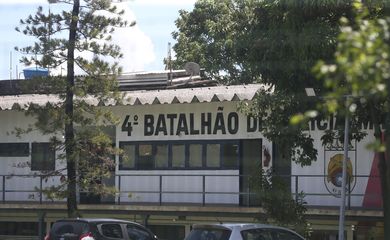 O ex-ministro da Justiça e ex-secretário de Segurança Pública do Distrito Federal Anderson Torres foi preso na manhã de hoje (14) pela Polícia Federal (PF) e levado ao 4º Batalhão de Polícia Militar, no Guará