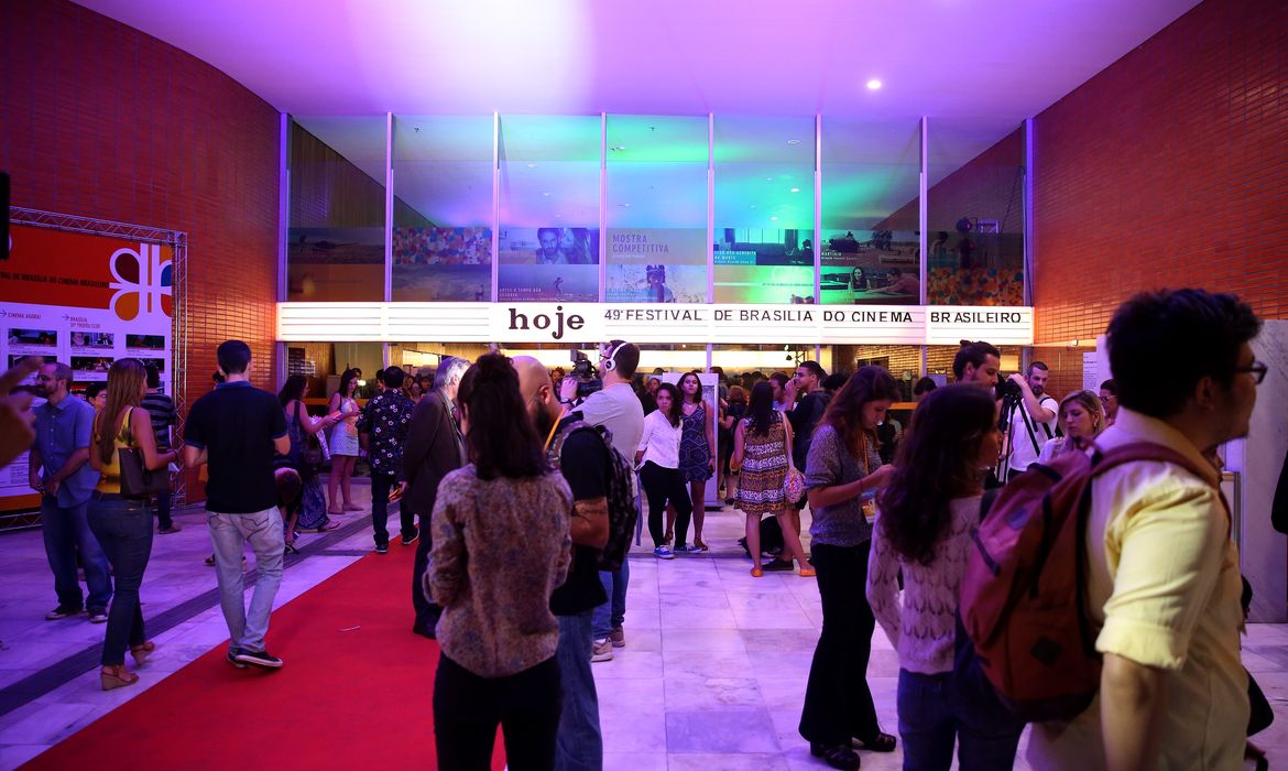 Brasília - Coquetel de abertura do 49º Festival de Brasília do Cinema Brasileiro (Wilson Dias/Agência Brasil)