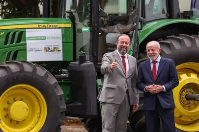 Salgueiro (PE), 25/06/2025 - O presidente Luiz Inácio Lula da Silva e o ministro de Minas e Energia, Alexandre Silveira, visitam veículos movidos a biodiesel no Ministério de Minas e Energia (MME). 
Foto: Marcelo Camargo/Agência Brasil