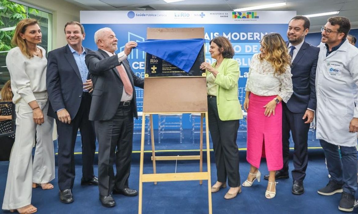 Lula e a ministra da Saúde Nisia Trindade inauguram o Super Centro Carioca de Saúde