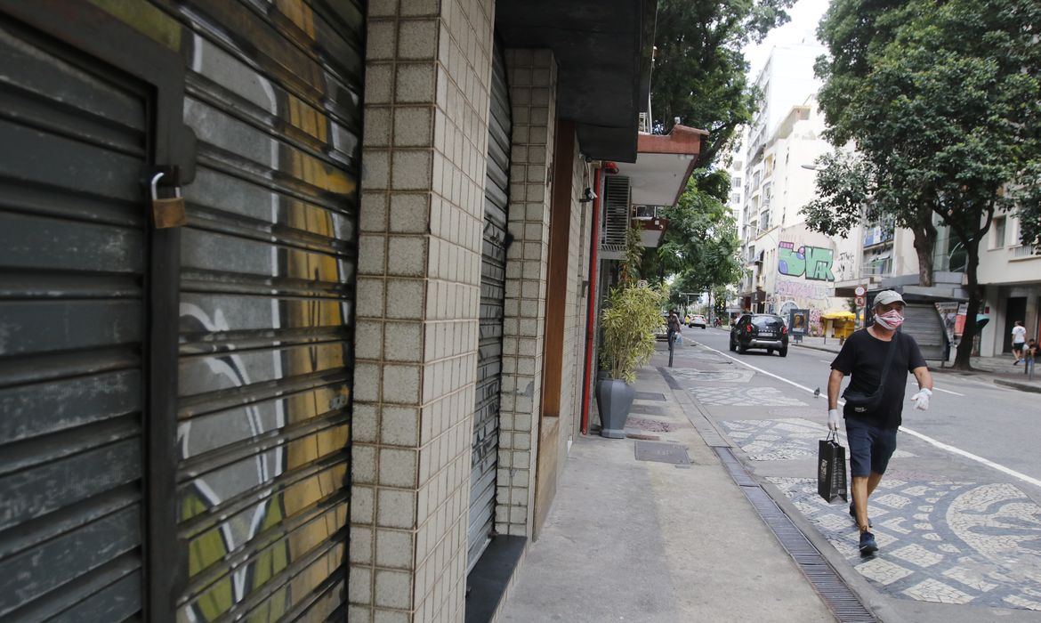 Rio de Janeiro tem o primeiro dia de comércio fechado por determinação da prefeitura