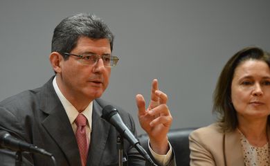 Entrevista dos ministros Joaquim Levy e Izabela Teixeira, após a reunião do Conselho Empresarial Brasileiro (CEBDS) (José Cruz/Agência Brasil)