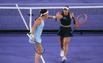 Dupla de Luisa Stefani com a húngara Timea Babos - WTA de Linz -em 21/03/2025