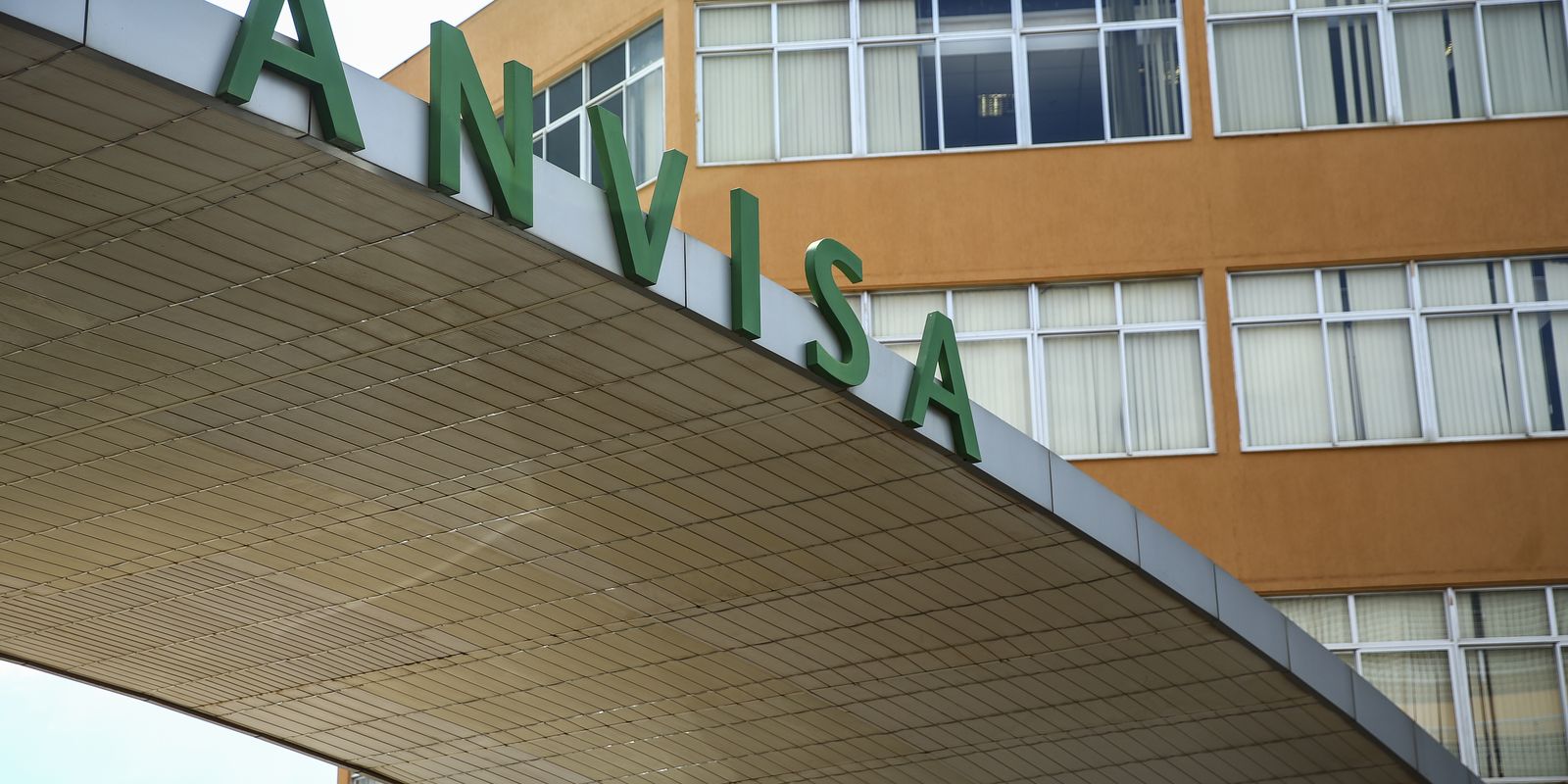Fachada do edifício sede da Agência Nacional de Vigilância Sanitária (Anvisa).
