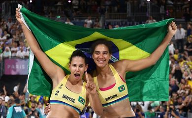 Duda e Ana Patrícia - ouro no vôlei de praia feminino em Paris - em 09/08/2024